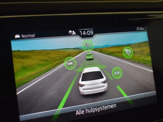 Skoda Superb Combi 1.4 TSI iV Business Edition Plus 218pk l Navigatie full map | Apple Carplay Android Auto | ... ActivLease financial lease