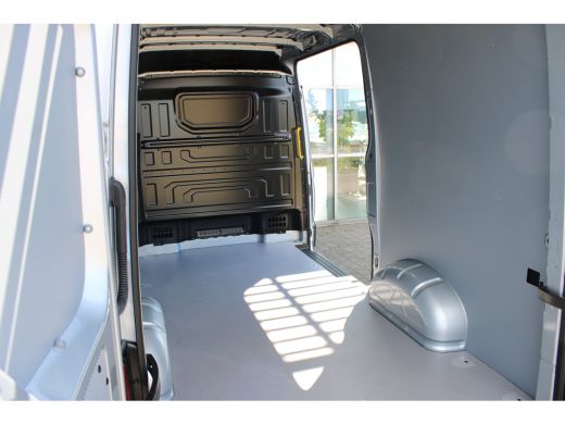 Volkswagen Crafter 2.0 TDI L3H3 Exclusive | 141 PK | Automaat | Glasrasteel van den Born | Trekhaak | Betonplex Laad... ActivLease financial lease