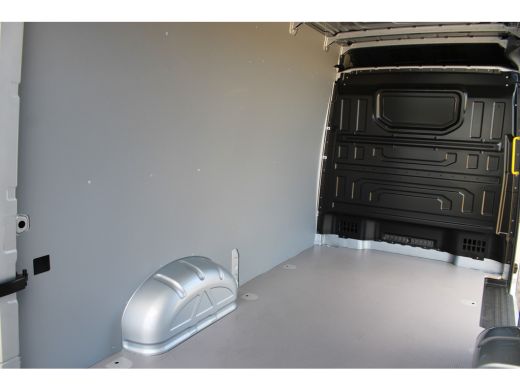 Volkswagen Crafter 2.0 TDI L3H3 Exclusive | 141 PK | Automaat | Glasrasteel van den Born | Trekhaak | Betonplex Laad... ActivLease financial lease