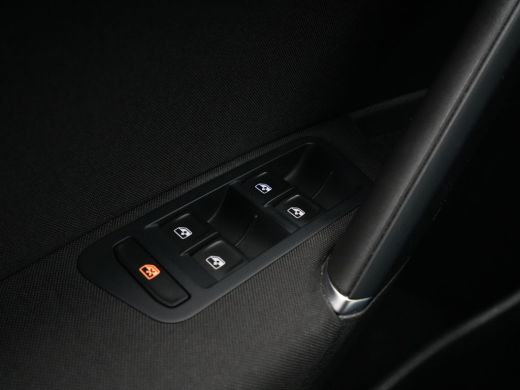 Volkswagen e-Golf E-DITION 136pk Navigatie Warmtepomp Acc Pdc Led Privacy glas 58 ActivLease financial lease