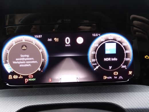 Volkswagen Golf 115PK Automaat 1.5 eTSI R-Line Edition | Achteruitrijcamera | Airco (automatisch) | Keyless entry ActivLease financial lease