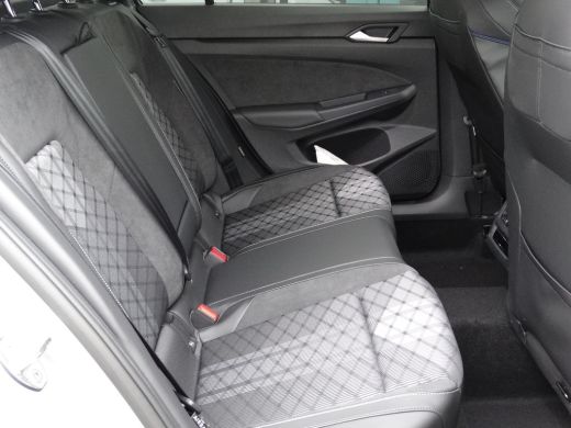 Volkswagen Golf 115PK Automaat 1.5 eTSI R-Line Edition | Achteruitrijcamera | Airco (automatisch) | Keyless entry ActivLease financial lease