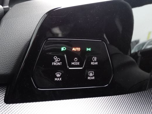 Volkswagen Golf 115PK Automaat 1.5 eTSI R-Line Edition | Achteruitrijcamera | Airco (automatisch) | Keyless entry ActivLease financial lease