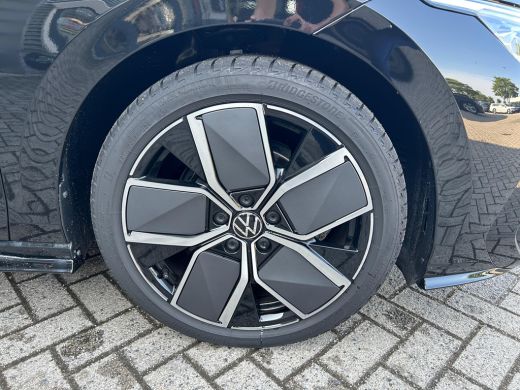 Volkswagen Golf R-Line Edition 1.5 eTSI 115pk DSG | 'App-Connect' draadloze smartphone integratie | Achteruitrijc... ActivLease financial lease