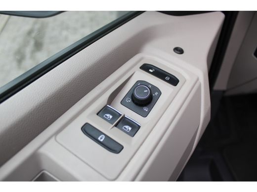 Volkswagen Multivan 1.4 eHybrid Energetic L2 | 218 pk | 7-zits | Leren Stoelen | Afneembare Trekhaak | Panoramadak | ... ActivLease financial lease