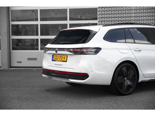 Volkswagen Passat Variant 1.5 eTSI 150pk R-Line Edition | Panoramadak | Head-Up | Dodehoeksensor | Adaptive Cruise ActivLease financial lease