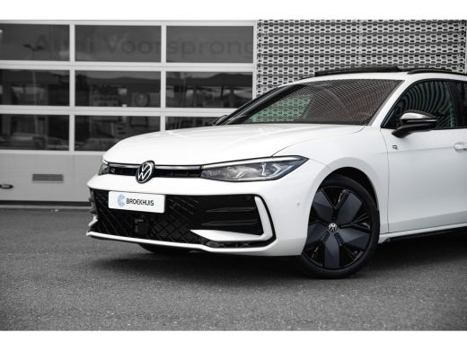 Volkswagen Passat Variant 1.5 eTSI 150pk R-Line Edition | Panoramadak | Head-Up | Dodehoeksensor | Adaptive Cruise ActivLease financial lease