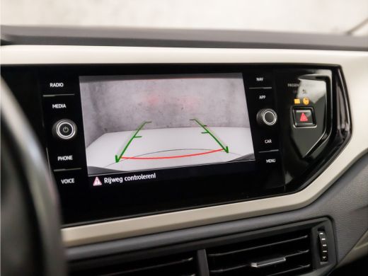 Volkswagen Polo 1.0 Sportline (VIRTUAL COCKPIT, APPLE CARPLAY, GROOT NAVI, ADAPTIVE CRUISE, CAMERA, SPORTSTOELEN,... ActivLease financial lease
