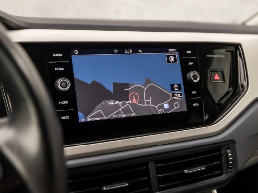 Volkswagen Polo 1.0 Sportline (VIRTUAL COCKPIT, APPLE CARPLAY, GROOT NAVI, ADAPTIVE CRUISE, CAMERA, SPORTSTOELEN,... ActivLease financial lease