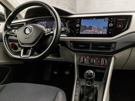 Volkswagen Polo 1.0 Sportline (VIRTUAL COCKPIT, APPLE CARPLAY, GROOT NAVI, ADAPTIVE CRUISE, CAMERA, SPORTSTOELEN,... ActivLease financial lease