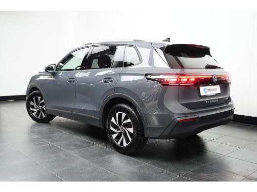 Volkswagen Tiguan Life Edition 1.5 TSI 150 pk 7-DSG | Trekhaak | Standkachel | Winterpakket | Navigatie | Apple Car... ActivLease financial lease