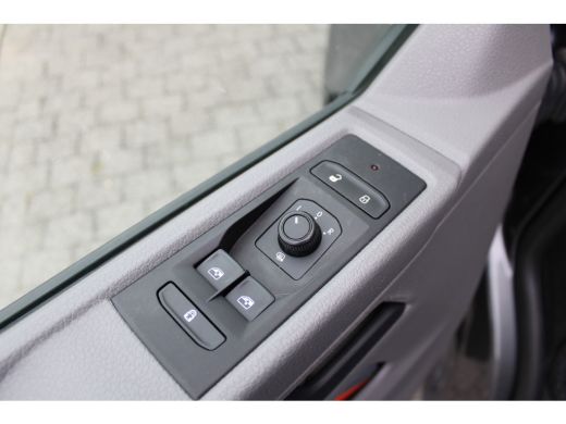 Volkswagen Transporter 2.0 TDI L1H1 | 150 pk | Automaat | Trekhaak | Adaptive Cruise | LED Zwaailampbalk | App Connect |... ActivLease financial lease