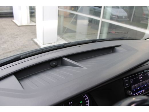 Volkswagen Transporter 2.0 TDI L1H1 | 150 pk | Automaat | Trekhaak | Adaptive Cruise | LED Zwaailampbalk | App Connect |... ActivLease financial lease