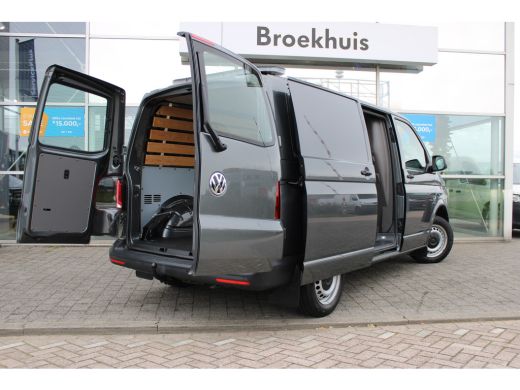 Volkswagen Transporter 2.0 TDI L1H1 | 150 pk | Automaat | Trekhaak | Adaptive Cruise | LED Zwaailampbalk | App Connect |... ActivLease financial lease