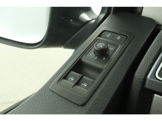 Volkswagen Transporter 2.0 TDI L2H1 | 204PK | DC | 5 Persoons | Panoramadak | Automaat | Airco | Camera | Carplay | Crui... ActivLease financial lease
