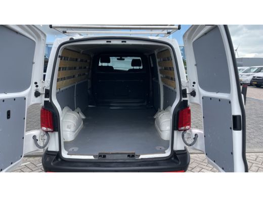 Volkswagen Transporter 2.0 TDI L2H1 28 Comfortline | 110PK | Airco | Betimmering | Imperiaal | Camera | Trekhaak | Navi ... ActivLease financial lease