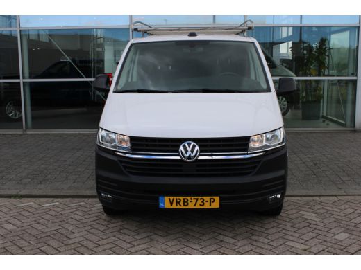Volkswagen Transporter 2.0 TDI L2H1 28 Comfortline | 110PK | Airco | Betimmering | Imperiaal | Camera | Trekhaak | Navi ... ActivLease financial lease