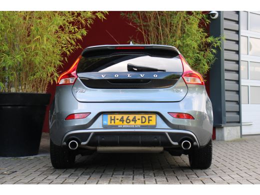 Volvo  V40 1.5 T3 Polar+ Sport | R-Design | Harman/Kardon | Panoramadak | Camera | Keyless ActivLease financial lease