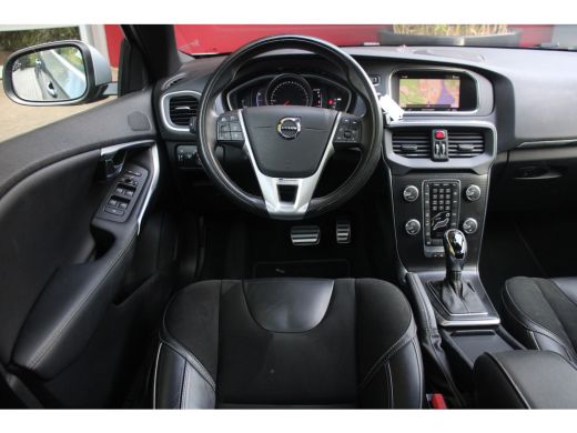 Volvo  V40 1.5 T3 Polar+ Sport | R-Design | Harman/Kardon | Panoramadak | Camera | Keyless ActivLease financial lease