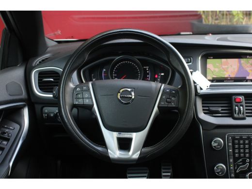 Volvo  V40 1.5 T3 Polar+ Sport | R-Design | Harman/Kardon | Panoramadak | Camera | Keyless ActivLease financial lease
