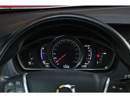 Volvo  V40 1.5 T3 Polar+ Sport | R-Design | Harman/Kardon | Panoramadak | Camera | Keyless ActivLease financial lease