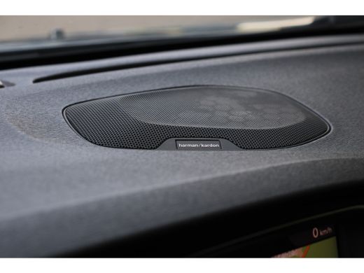 Volvo  V40 1.5 T3 Polar+ Sport | R-Design | Harman/Kardon | Panoramadak | Camera | Keyless ActivLease financial lease