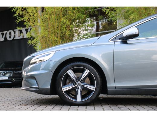 Volvo  V40 1.5 T3 Polar+ Sport | R-Design | Harman/Kardon | Panoramadak | Camera | Keyless ActivLease financial lease