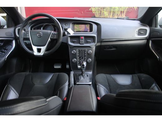 Volvo  V40 1.5 T3 Polar+ Sport | R-Design | Harman/Kardon | Panoramadak | Camera | Keyless ActivLease financial lease