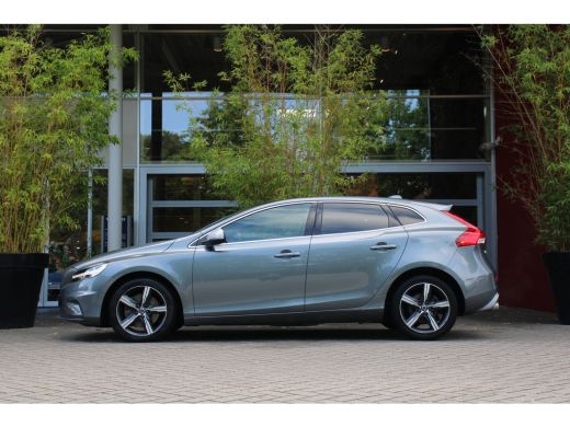 Volvo  V40 1.5 T3 Polar+ Sport | R-Design | Harman/Kardon | Panoramadak | Camera | Keyless ActivLease financial lease