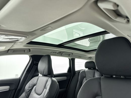 Volvo  V90 T8 Recharge Ultra Dark | 19" | Trekhaak | Gelaagd glas | 360 Camera | Panoramadak | Head-up | Ful... ActivLease financial lease