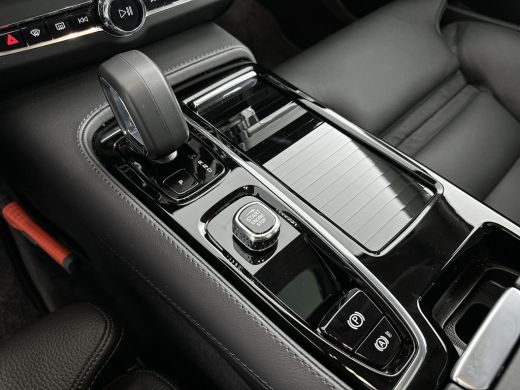 Volvo  V90 T8 Recharge Ultra Dark | 19" | Trekhaak | Gelaagd glas | 360 Camera | Panoramadak | Head-up | Ful... ActivLease financial lease