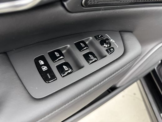 Volvo  V90 T8 Recharge Ultra Dark | 19" | Trekhaak | Gelaagd glas | 360 Camera | Panoramadak | Head-up | Ful... ActivLease financial lease