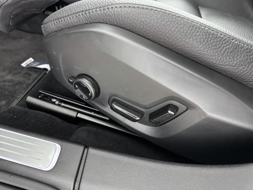 Volvo  V90 T8 Recharge Ultra Dark | 19" | Trekhaak | Gelaagd glas | 360 Camera | Panoramadak | Head-up | Ful... ActivLease financial lease