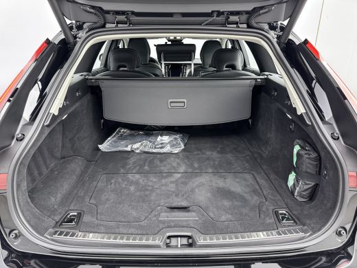 Volvo  V90 T8 Recharge Ultra Dark | 19" | Trekhaak | Gelaagd glas | 360 Camera | Panoramadak | Head-up | Ful... ActivLease financial lease