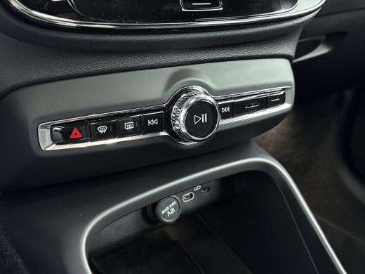 Volvo  XC40 2.0 B4 Plus Dark | Trekhaak | Reserve wiel | BLIS | Adaptive Cruiscontrol | Verwarmbare voorruit ... ActivLease financial lease