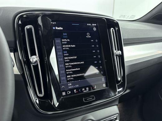 Volvo  XC40 2.0 B4 Plus Dark | Trekhaak | Reserve wiel | BLIS | Adaptive Cruiscontrol | Verwarmbare voorruit ... ActivLease financial lease
