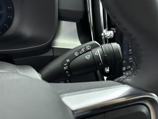 Volvo  XC40 2.0 B4 Plus Dark | Trekhaak | Reserve wiel | BLIS | Adaptive Cruiscontrol | Verwarmbare voorruit ... ActivLease financial lease
