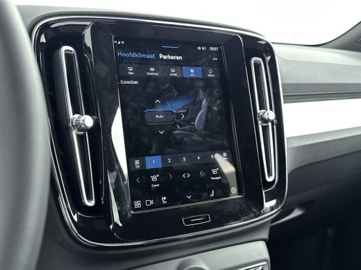 Volvo  XC40 2.0 B4 Plus Dark | Trekhaak | Reserve wiel | BLIS | Adaptive Cruiscontrol | Verwarmbare voorruit ... ActivLease financial lease