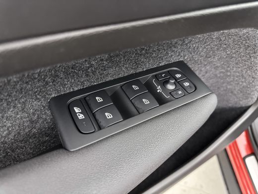 Volvo  XC40 B4 Plus Dark | 18" | Trekhaak | Elektrische stoelen | Harman Kardon | Adaptieve cruise | BILIS | ... ActivLease financial lease