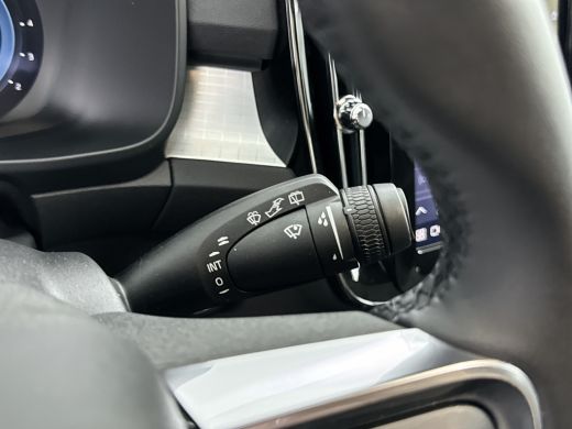 Volvo  XC40 B4 Plus Dark | 18" | Trekhaak | Elektrische stoelen | Harman Kardon | Adaptieve cruise | BILIS | ... ActivLease financial lease