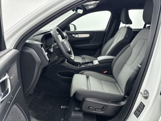 Volvo  XC40 B4 Plus Dark | 18" | Trekhaak | Voorruitverwarming | Elektrische stoelen | Harman Kardon | Parkee... ActivLease financial lease