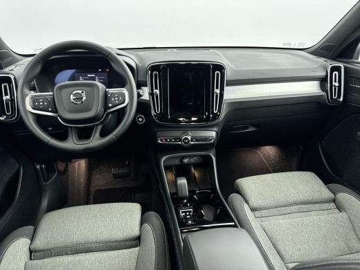 Volvo  XC40 B4 Plus Dark | 18" | Trekhaak | Voorruitverwarming | Elektrische stoelen | Harman Kardon | Parkee... ActivLease financial lease
