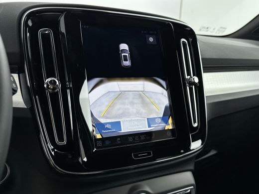 Volvo  XC40 B4 Plus Dark | 18" | Trekhaak | Voorruitverwarming | Elektrische stoelen | Harman Kardon | Parkee... ActivLease financial lease