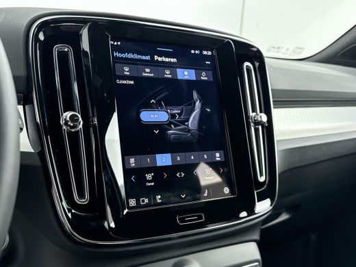 Volvo  XC40 B4 Plus Dark | 18" | Trekhaak | Voorruitverwarming | Elektrische stoelen | Harman Kardon | Parkee... ActivLease financial lease