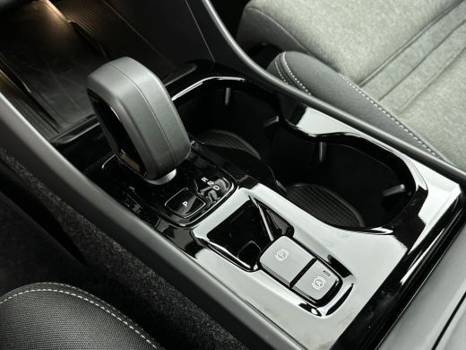 Volvo  XC40 B4 Plus Dark | 18" | Trekhaak | Voorruitverwarming | Elektrische stoelen | Harman Kardon | Parkee... ActivLease financial lease
