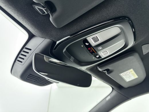 Volvo  XC40 B4 Plus Dark | 18" | Trekhaak | Voorruitverwarming | Elektrische stoelen | Harman Kardon | Parkee... ActivLease financial lease