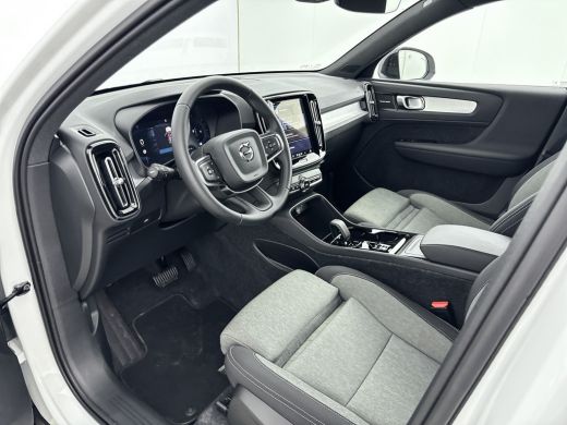 Volvo  XC40 B4 Plus Dark | 18" | Trekhaak | Voorruitverwarming | Elektrische stoelen | Harman Kardon | Parkee... ActivLease financial lease