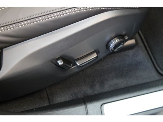 Volvo  XC60 T6 350PK Ultra Dark | Luchtvering | Getint Glas | B&W Audio | Massage ActivLease financial lease