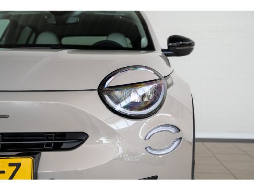 Fiat 600 1.2 Turbo 136PK Hybrid La Prima | Elektrische Achterklep | Leder | Stoel & Stuurverwarming | Came... ActivLease financial lease