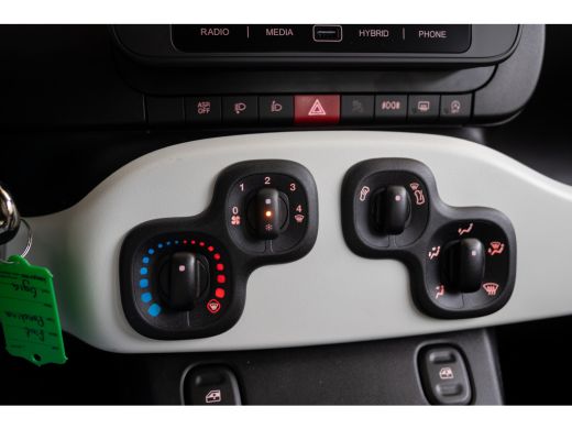 Fiat Panda 1.0 Hybrid Pandina | Apple Carplay & Android Auto | Parkeersensoren | Cruise Controle | Airco | ActivLease financial lease